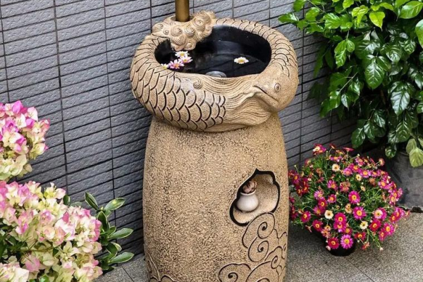 清晨驚遇！洗臉池里竟掉落一只蜘蛛